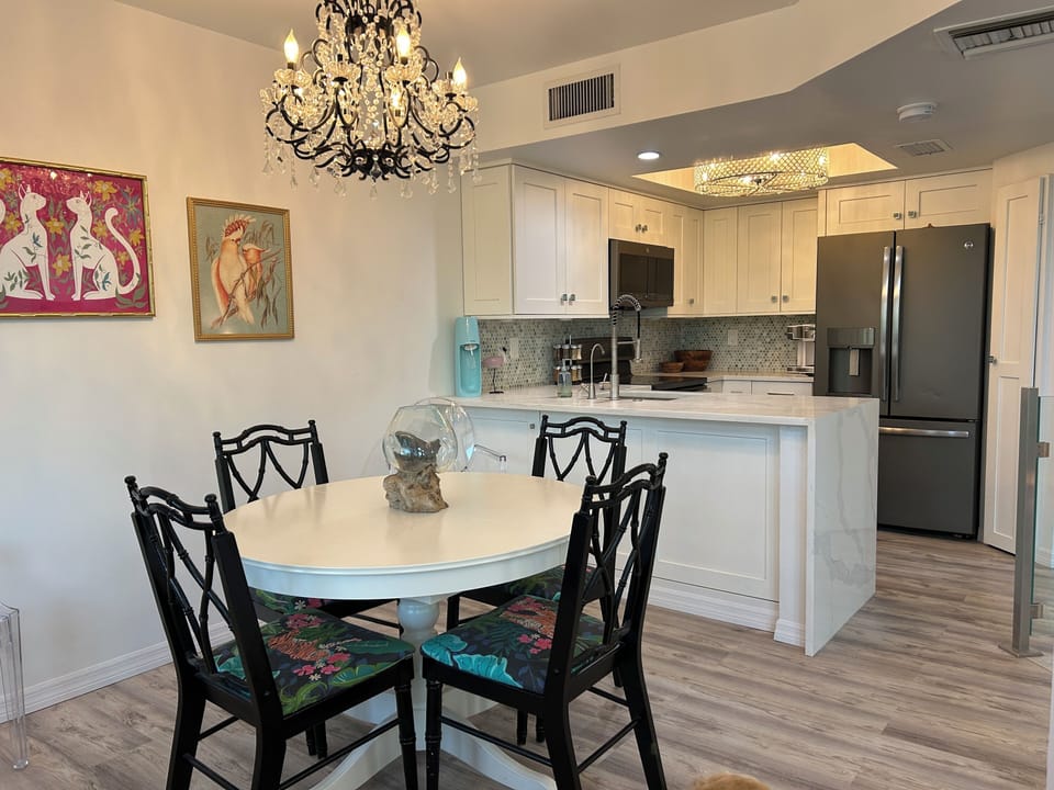 Dining (table expands to seat 6)
