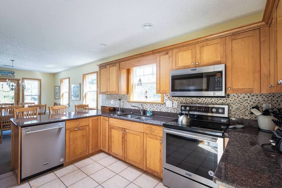Fully Stocked Kitchen w/ Deck Access (cooking utensils, microwave, electric range, Keurig & Drip, and many more)
