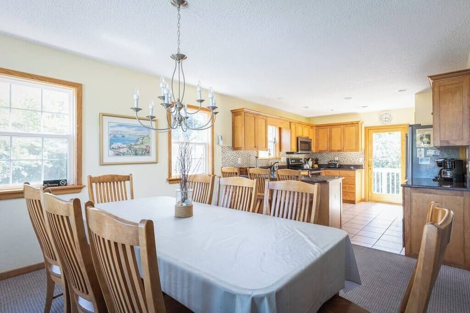 Bright dining area seating 6, plus bar seating for 3