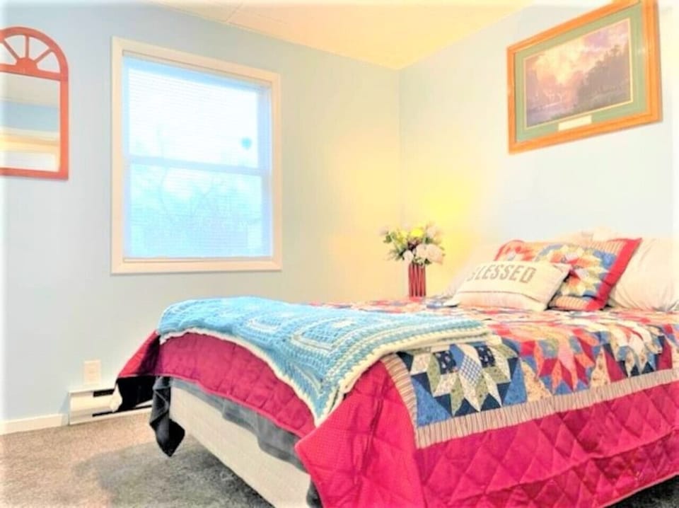 Bedroom 2 with Queen Bed