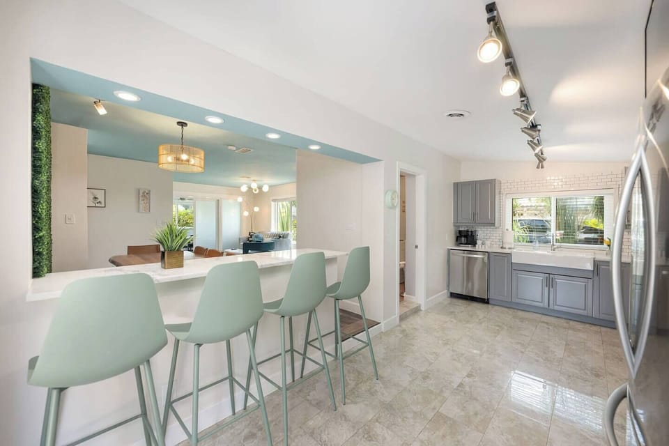 Enjoy coffee with the family in our large fully stocked kitchen.