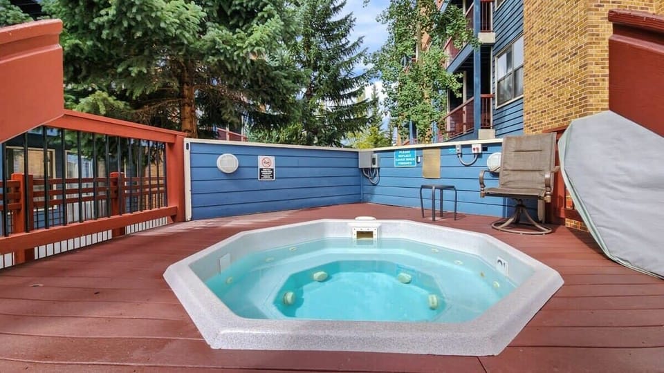 After a day out on the skiing or hiking trails ease sore muscles in the shared hot tub located in the open courtyard.