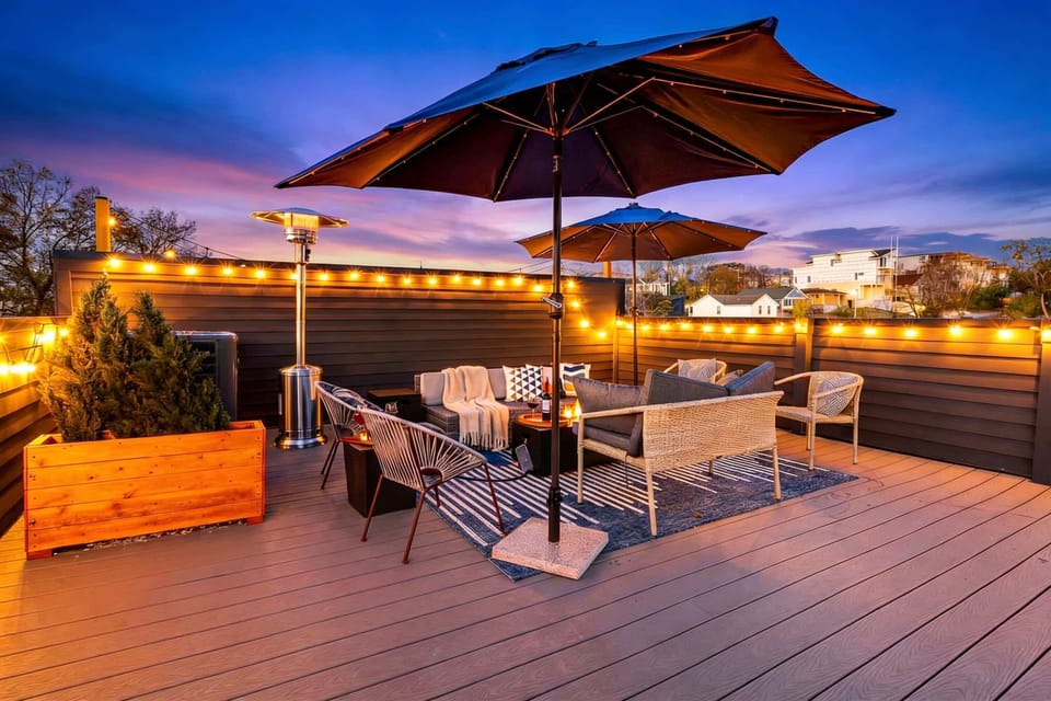 Elevate your getaway with a rooftop retreat at this stunning Nashville vacation home! Picture cozy evenings with friends under twinkling lights and breathtaking skyline views. Book now with Misfit Homes and make memories in Music City!