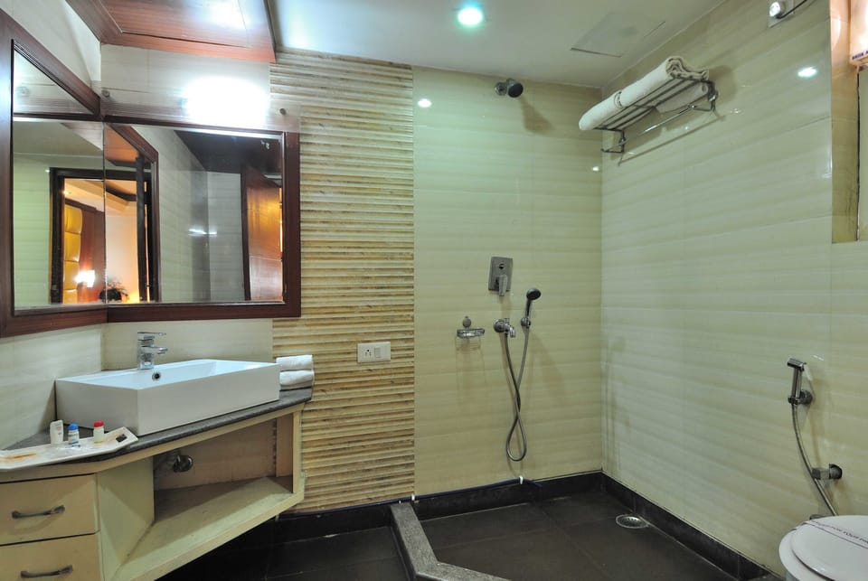 Shower, free toiletries, hair dryer, towels