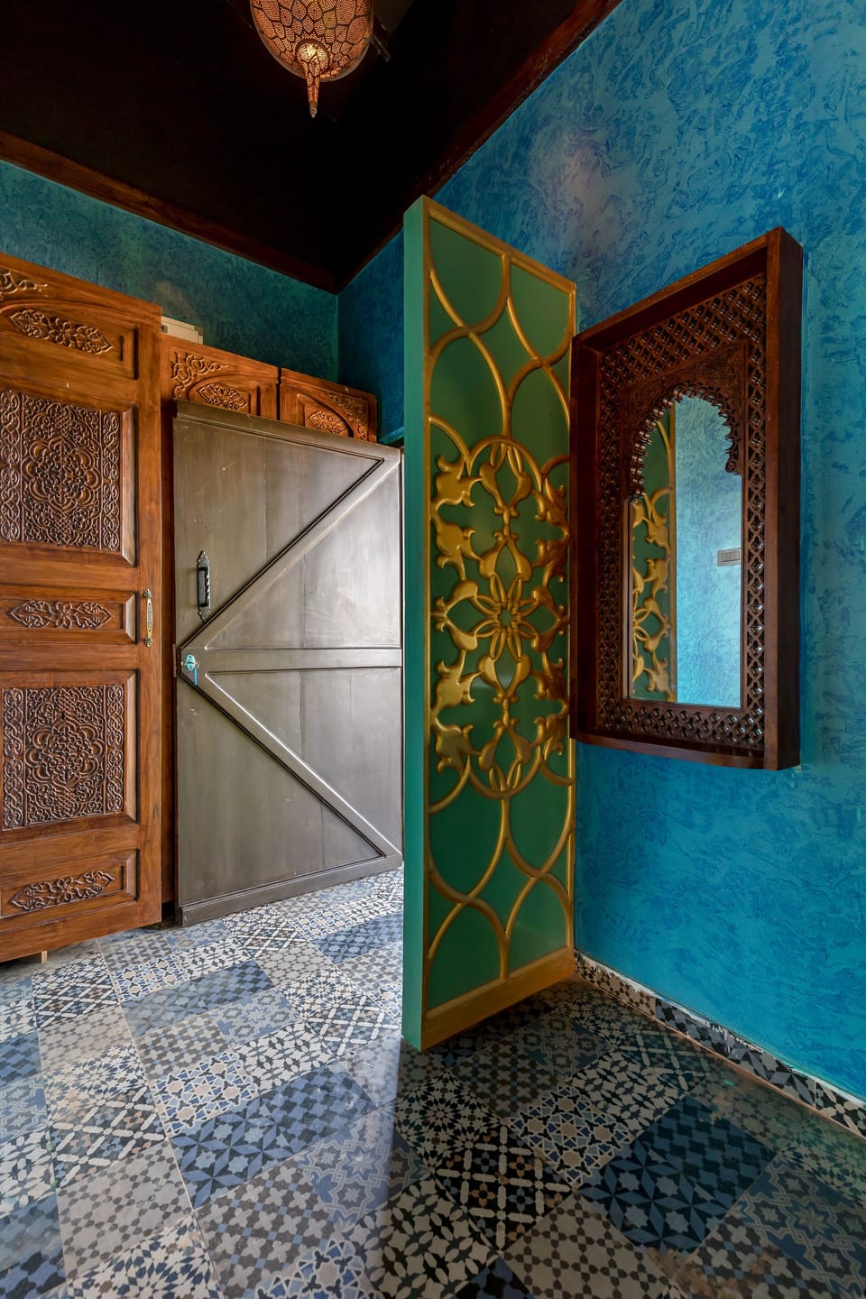 Arabian Noor | Individually decorated, individually furnished, bed sheets