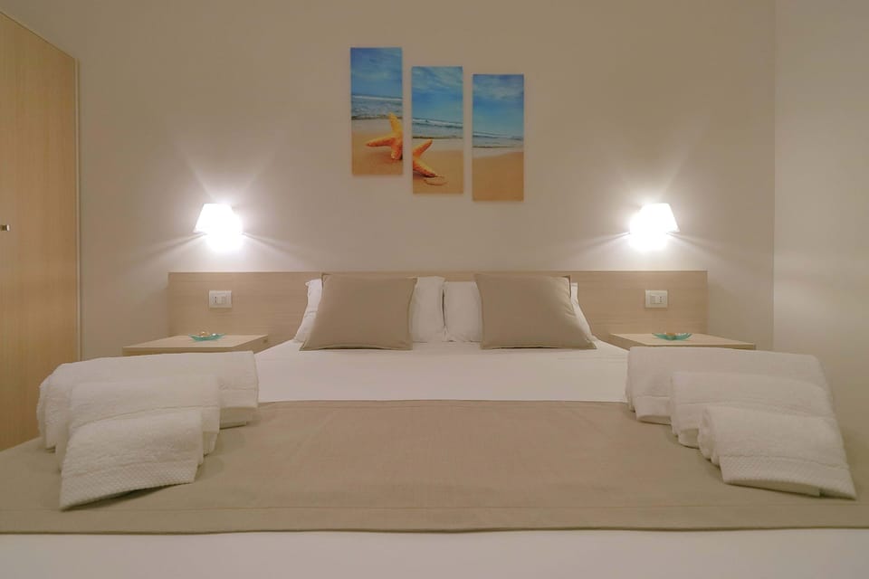 In-room safe, desk, soundproofing, free WiFi