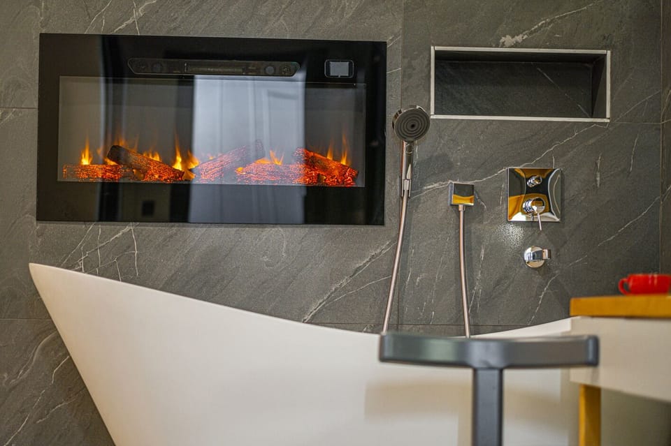 Premium Room, City View | Premium bedding, minibar, in-room safe, individually decorated