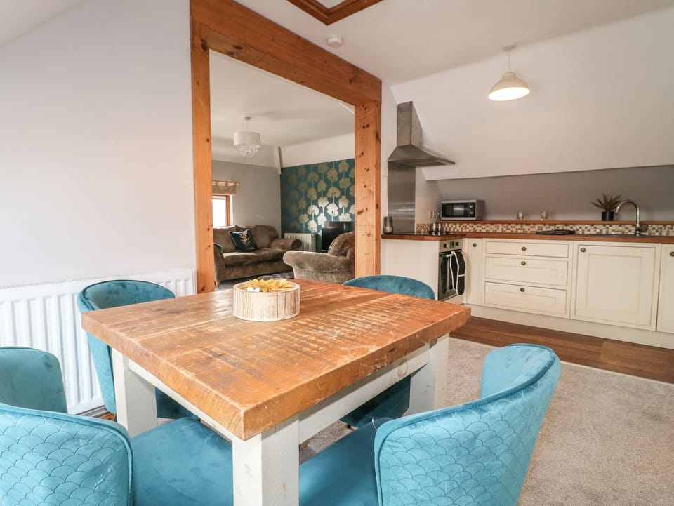 Cottage | Dining