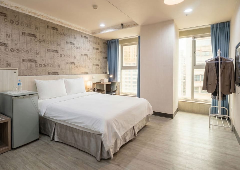 Double Room, Bathtub, City View | Desk, laptop workspace, blackout drapes, soundproofing