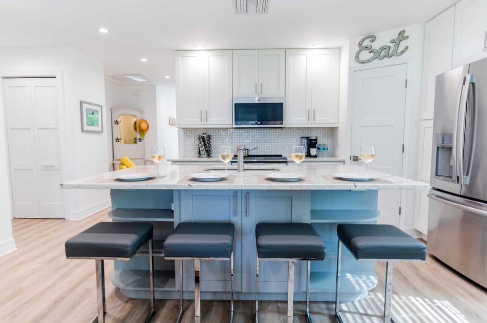Sit down bar-side and create endless memories with your friends, family and guests!