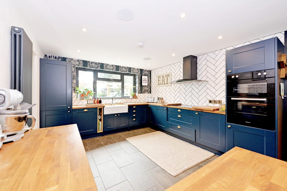 Full kitchen view