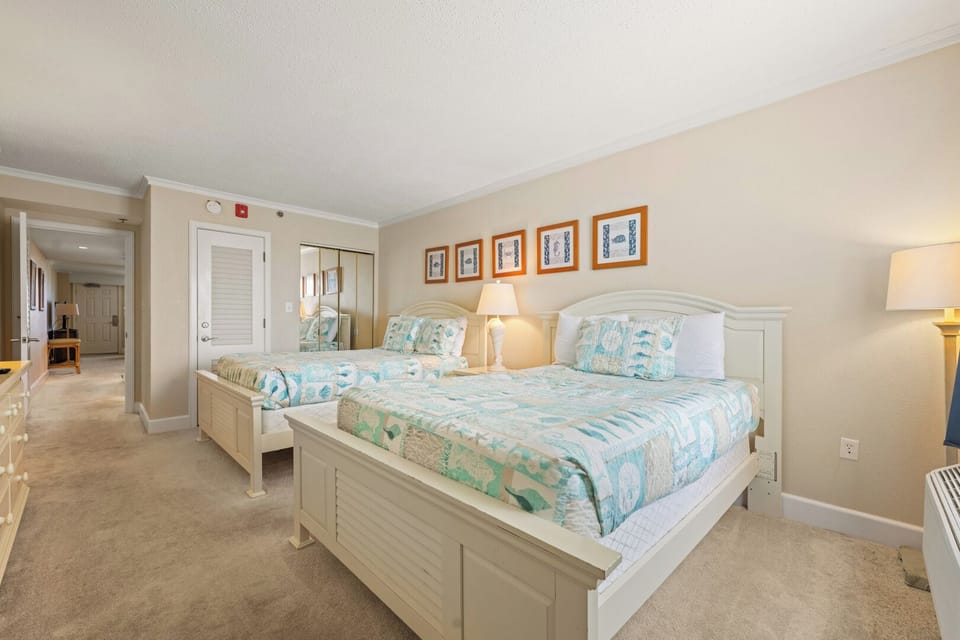 Two Full Bed Bedroom with Deck Access