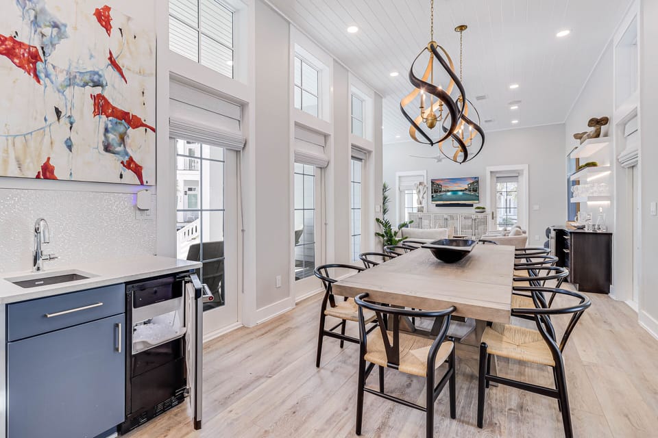 Dining Area & Wet Bar, 1st Floor
