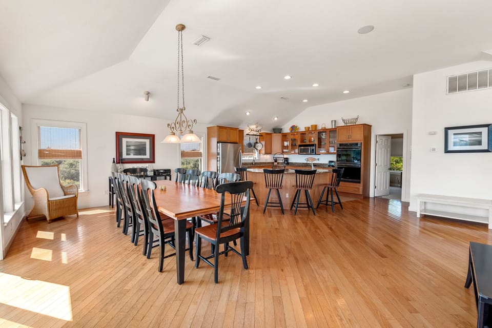 SH11: Casa Sirena | Top Level Dining Area