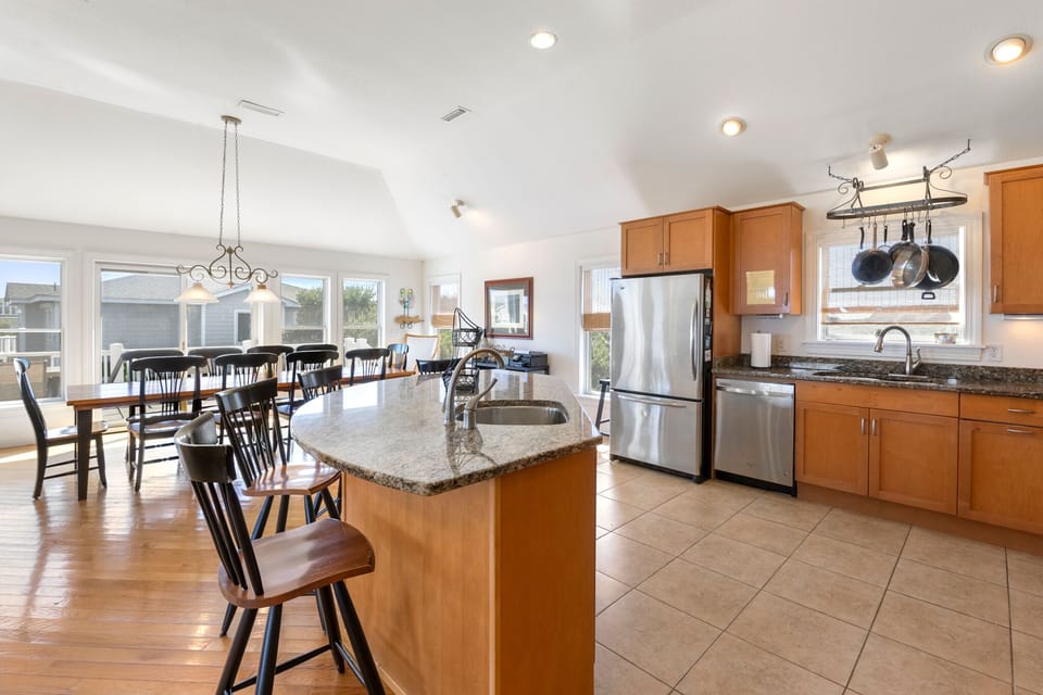 SH11: Casa Sirena | Top Level Kitchen