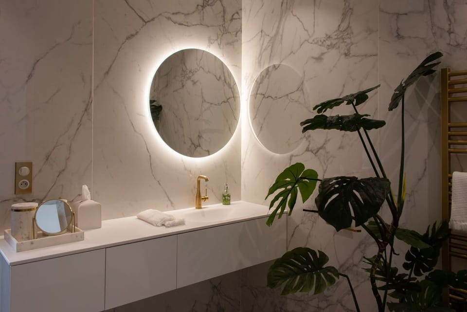 Executive Suite | Bathroom | Free toiletries, hair dryer, bathrobes, slippers