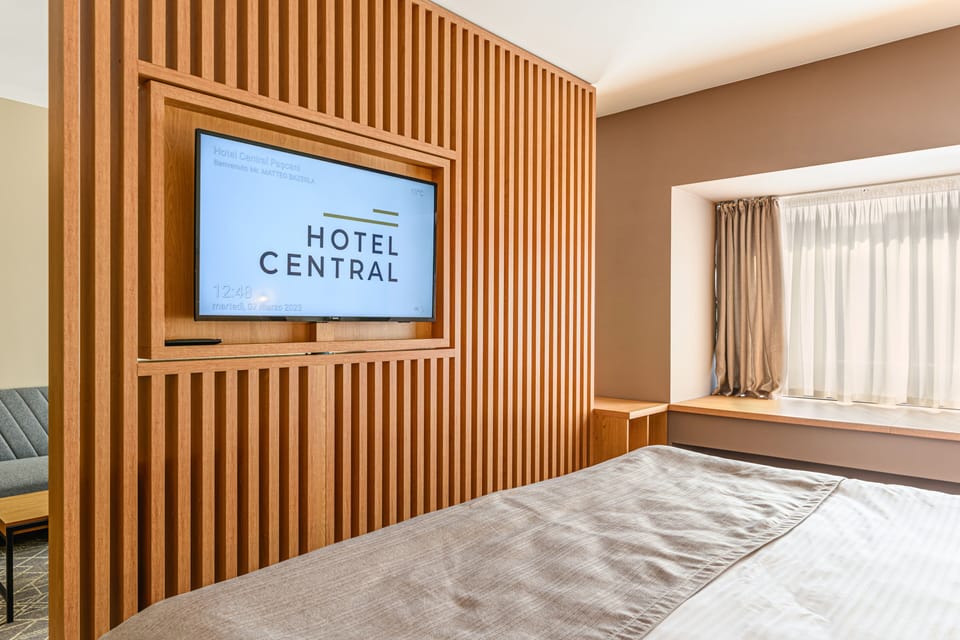 Premium Studio | Desk, free WiFi, bed sheets