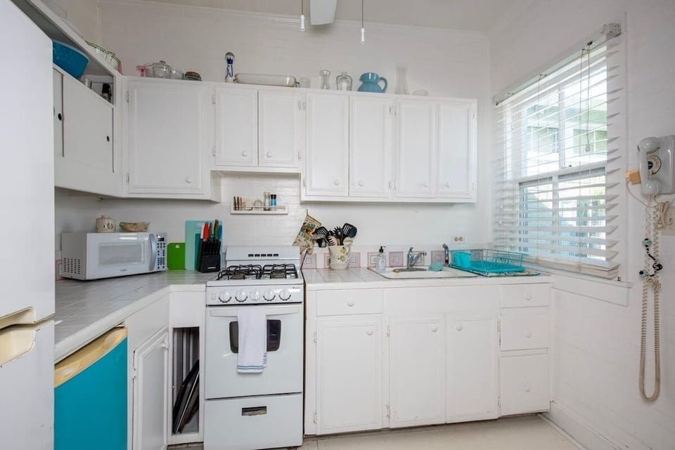 Cottage, 3 Bedrooms | Private kitchen | Coffee/tea maker, fridge, oven, toaster
