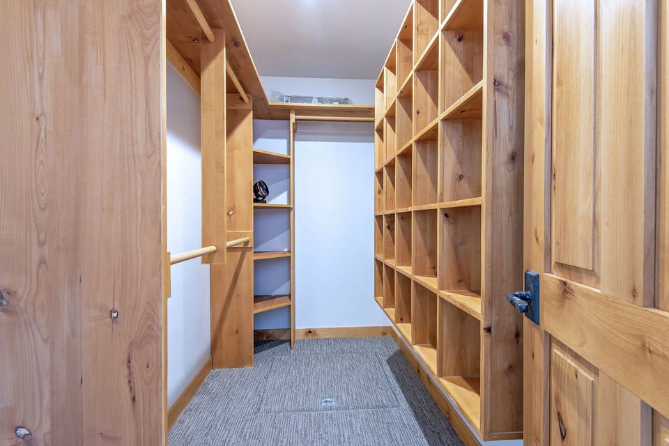 Master Bedroom’s walk-in closet
