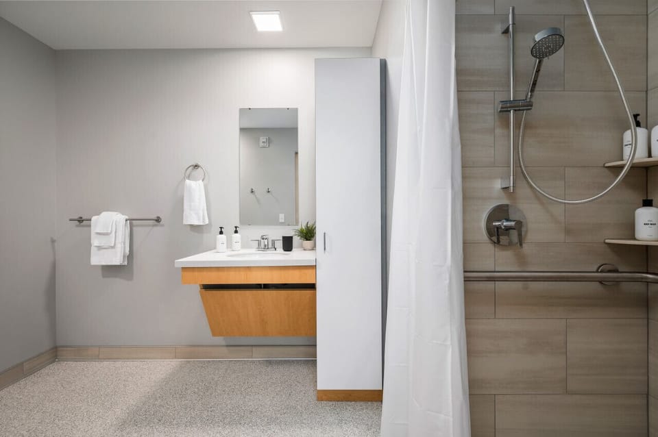Accessible and spacious bathroom 🚿💡