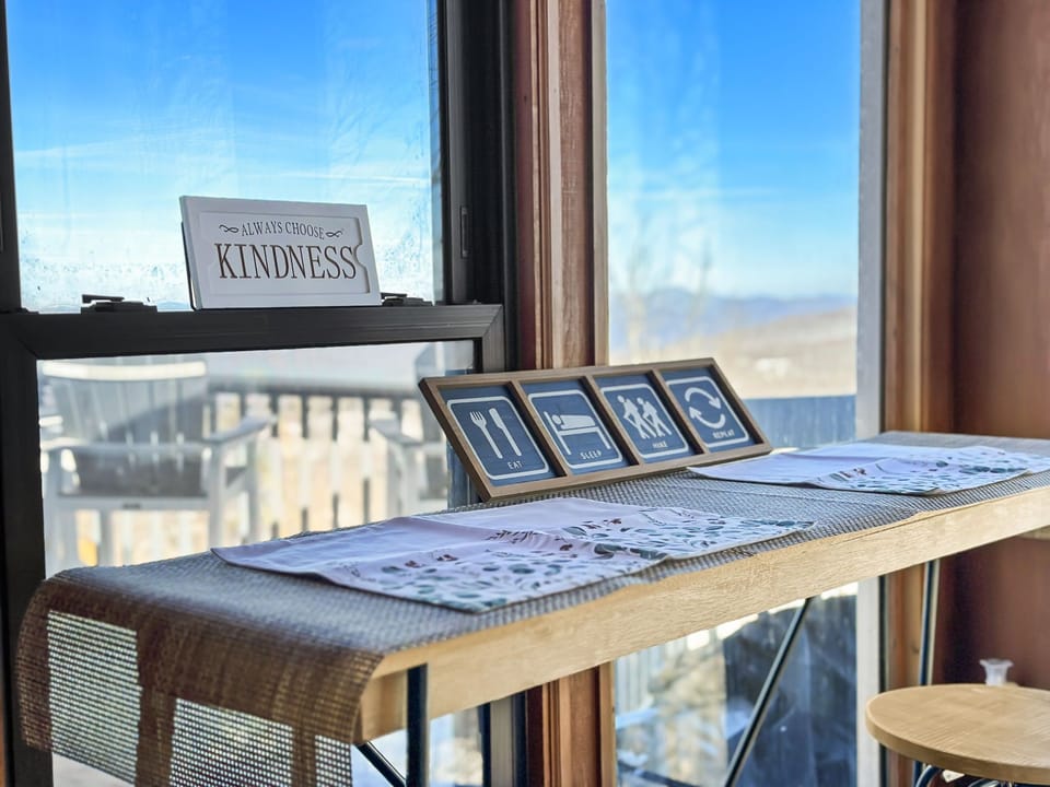 Nothing but breathtaking views in sight from the dining room.