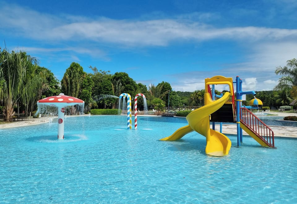 2 outdoor pools