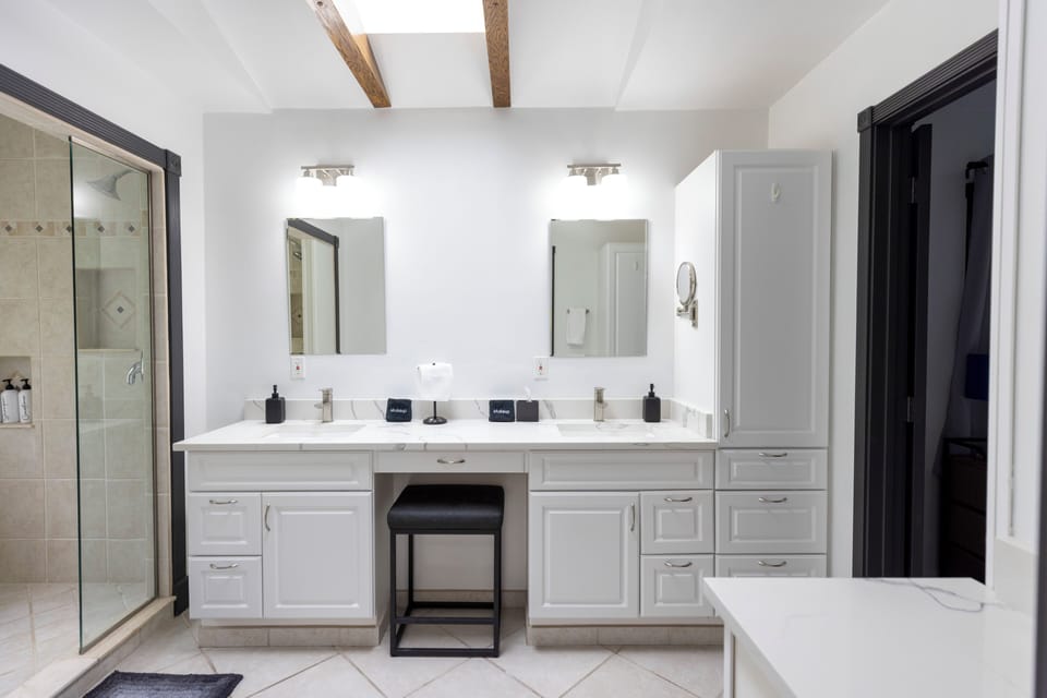 Bathroom to Master Bedroom 2