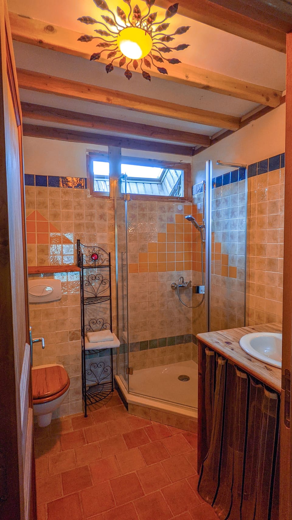 Double Room | Bathroom | Towels, soap, shampoo, toilet paper