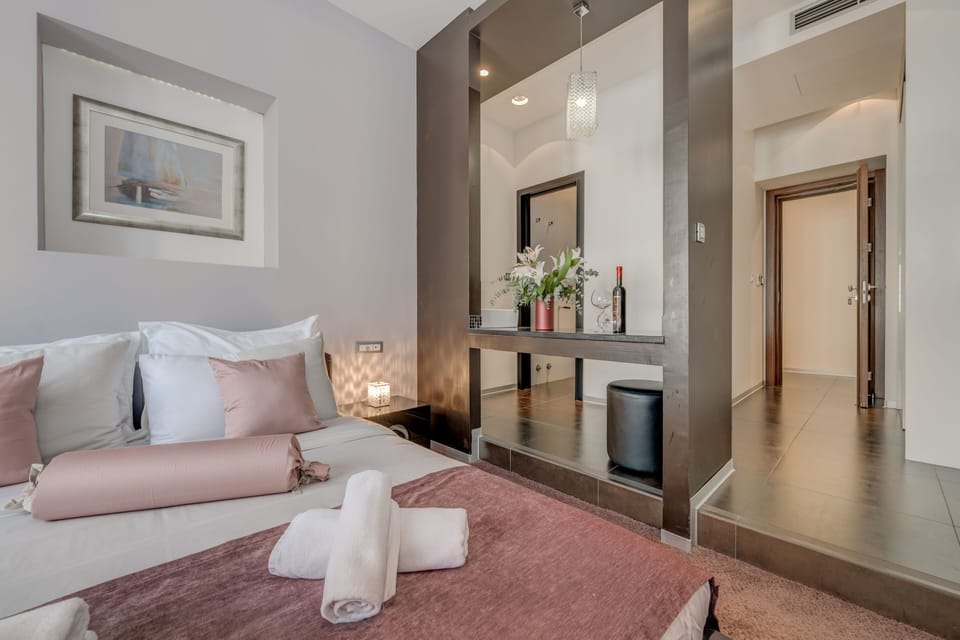 Deluxe Double Room with City View | Premium bedding, Select Comfort beds, in-room safe