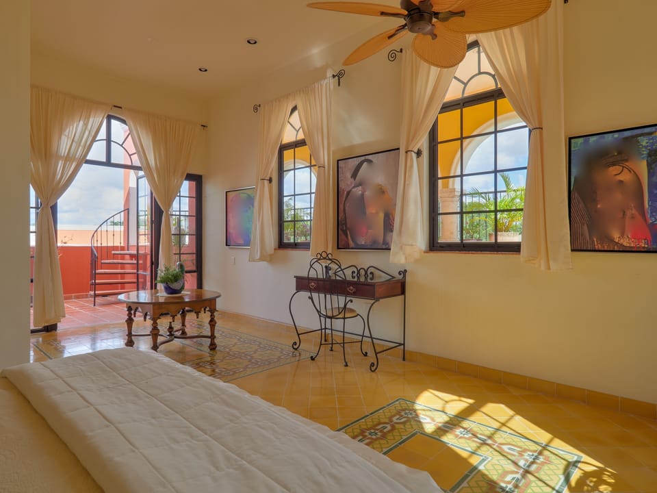 Premium Room, 1 Queen Bed, Balcony, City View | Egyptian cotton sheets, premium bedding, in-room safe, desk
