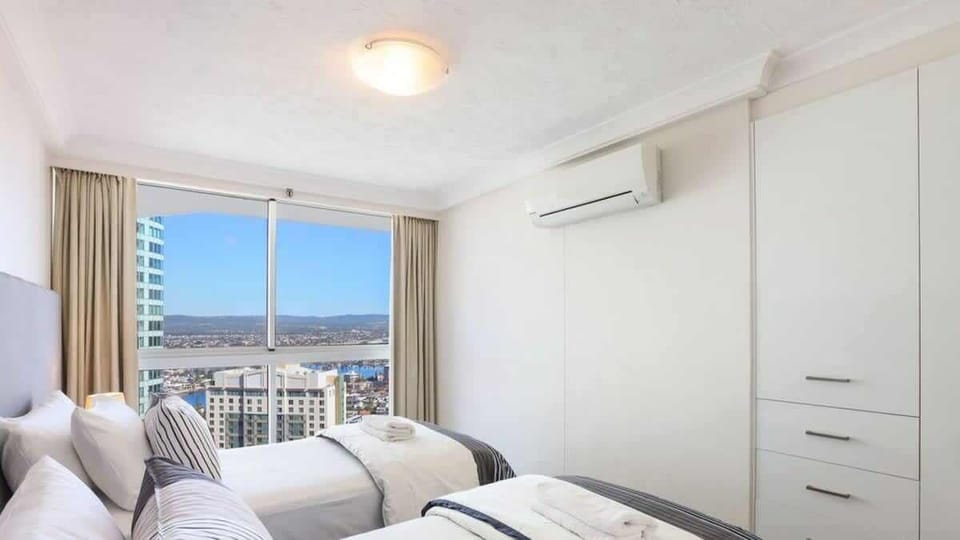 Bedroom 2- 2 single beds