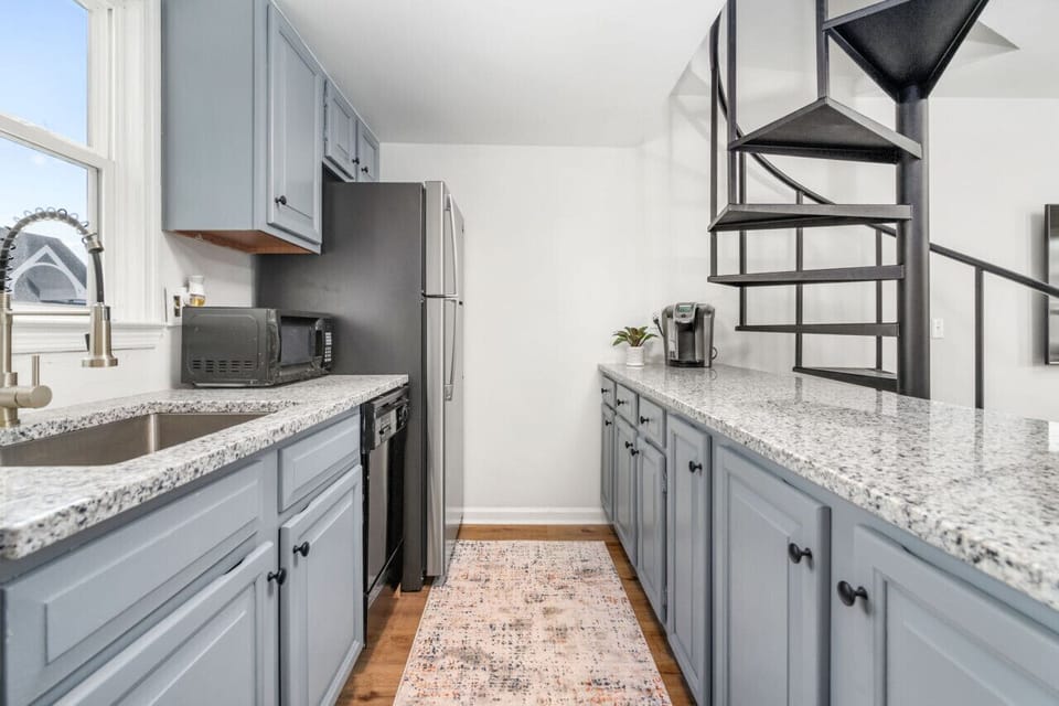 Full Kitchen
