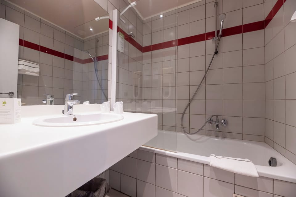 Combined shower/tub, hair dryer, towels, soap