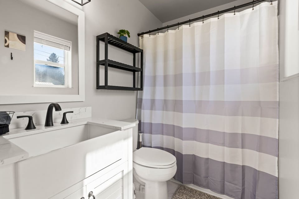 Master Bathroom
Upstairs