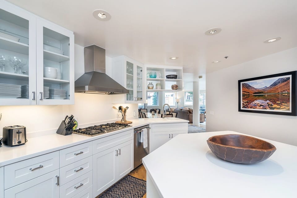 Condo, 2 Bedrooms | Private kitchen | Fridge, oven, coffee/tea maker, toaster