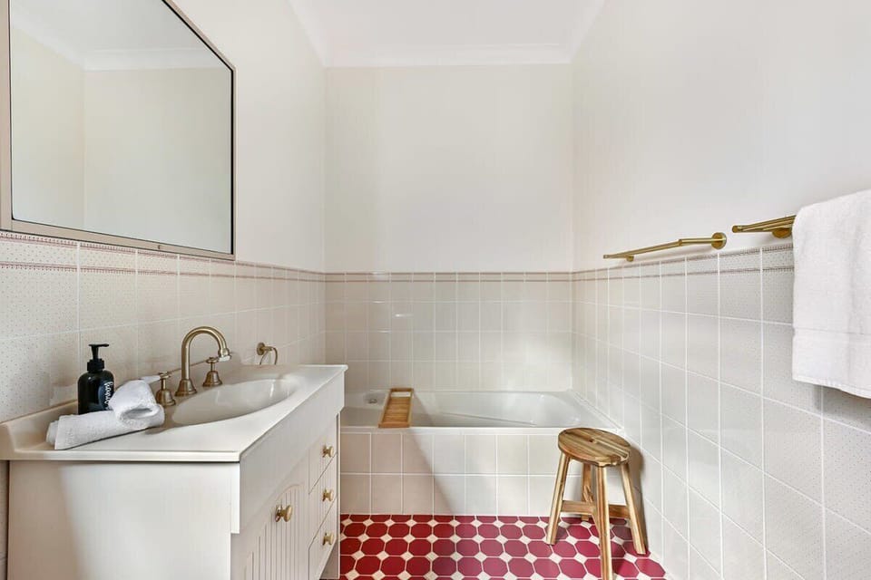 Bathroom 1 - Bath with Bath Caddy