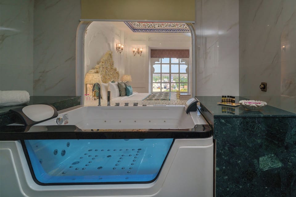 Maharaja Suite with Jacuzzi | In-room safe, WiFi (free), bed sheets