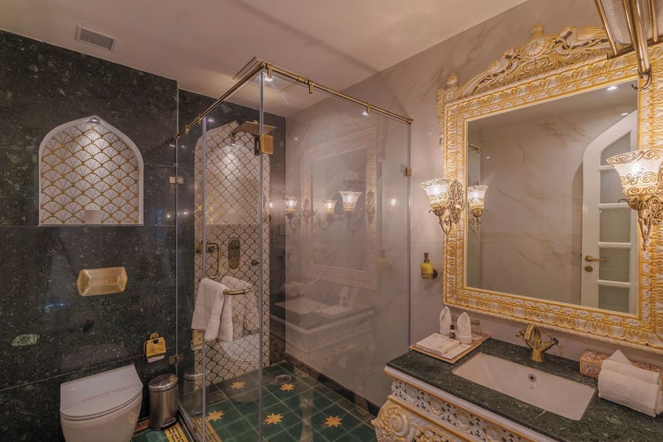 Premium Palace Room | In-room safe, WiFi (free), bed sheets