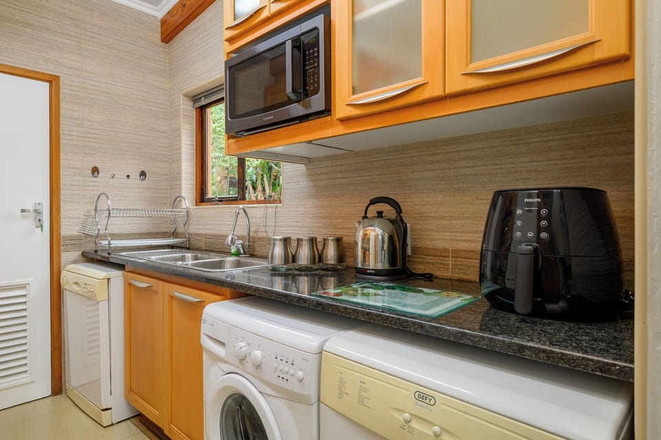 Classic Villa, 4 Bedrooms, Patio | Private kitchen | Highchair