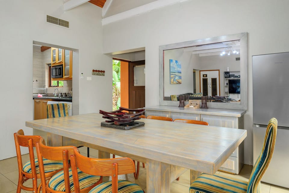 Classic Villa, 4 Bedrooms, Patio | In-room dining