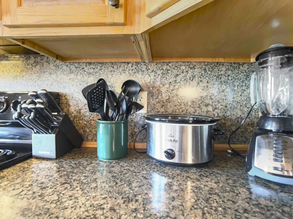 The unit has a crock pot