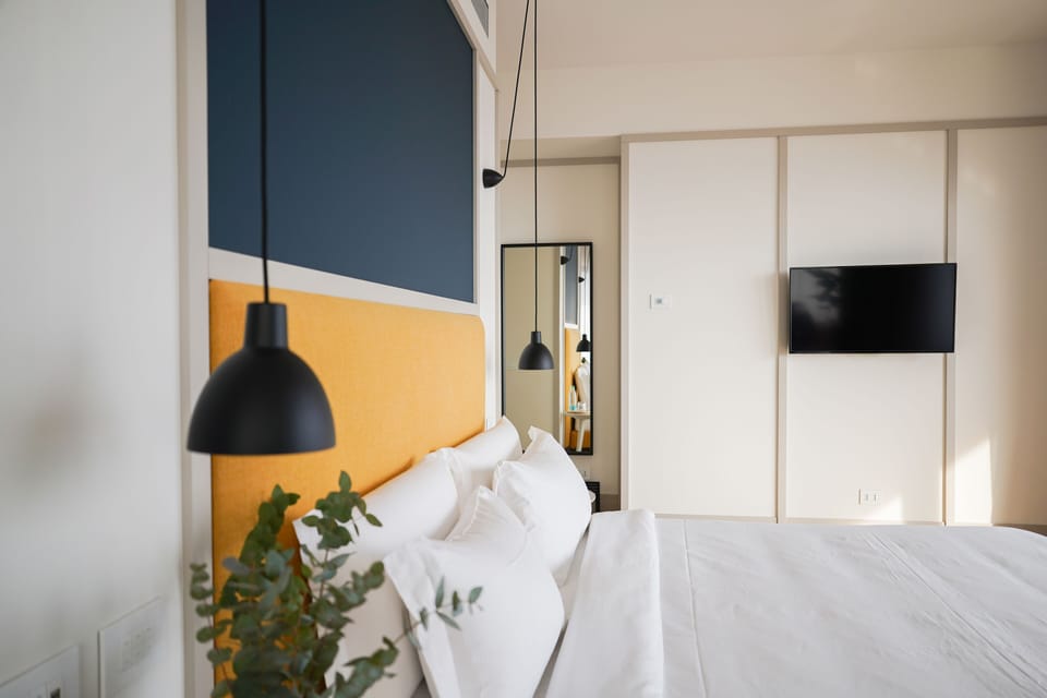 Suite | Premium bedding, down comforters, individually furnished, soundproofing