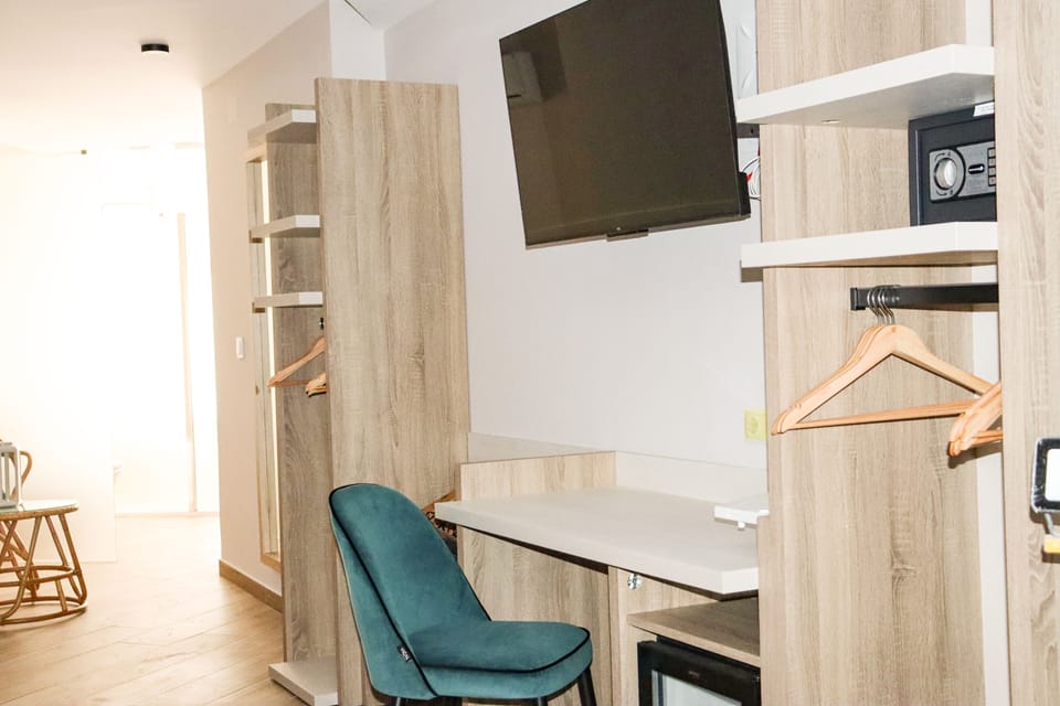Deluxe Studio Suite | Premium bedding, down comforters, minibar, in-room safe