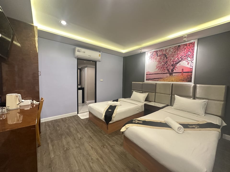 Standard Room, 1 Bedroom | In-room safe, desk, blackout drapes, free WiFi