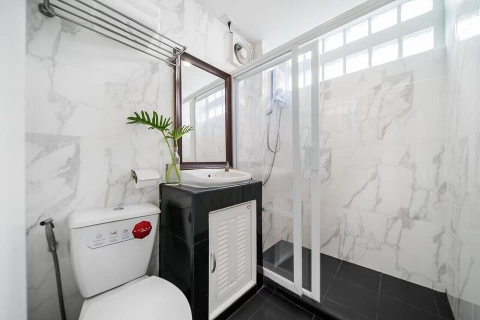 Premier Queen | Bathroom | Shower, rainfall showerhead, hair dryer, bidet
