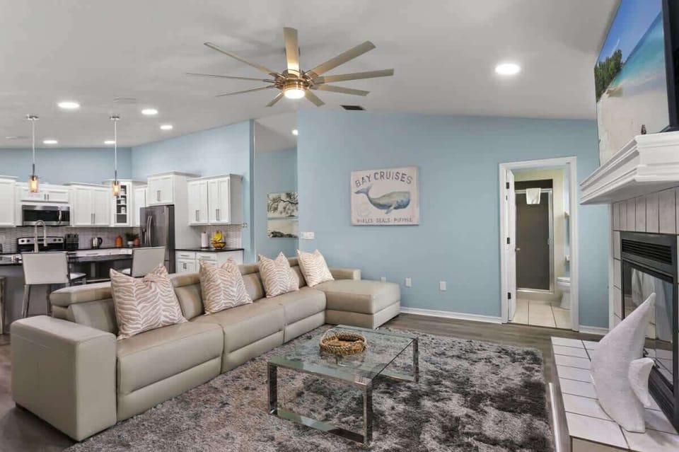 Primary Living Room — Cozy Seating for the Whole Group