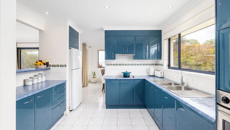 Chef's Kitchen | 3km to Anna Bay Grocery