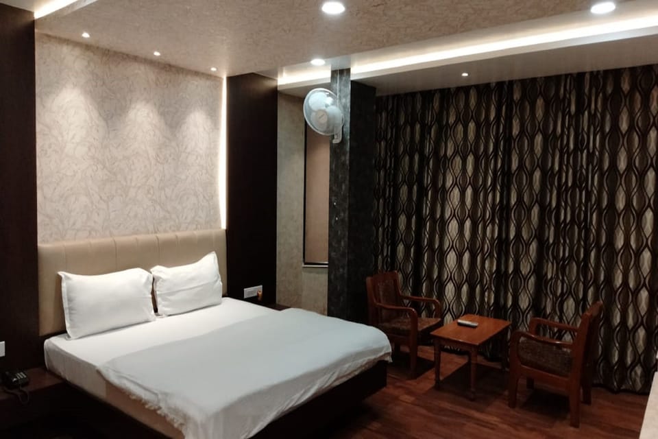 Deluxe Room | Desk, free WiFi, bed sheets