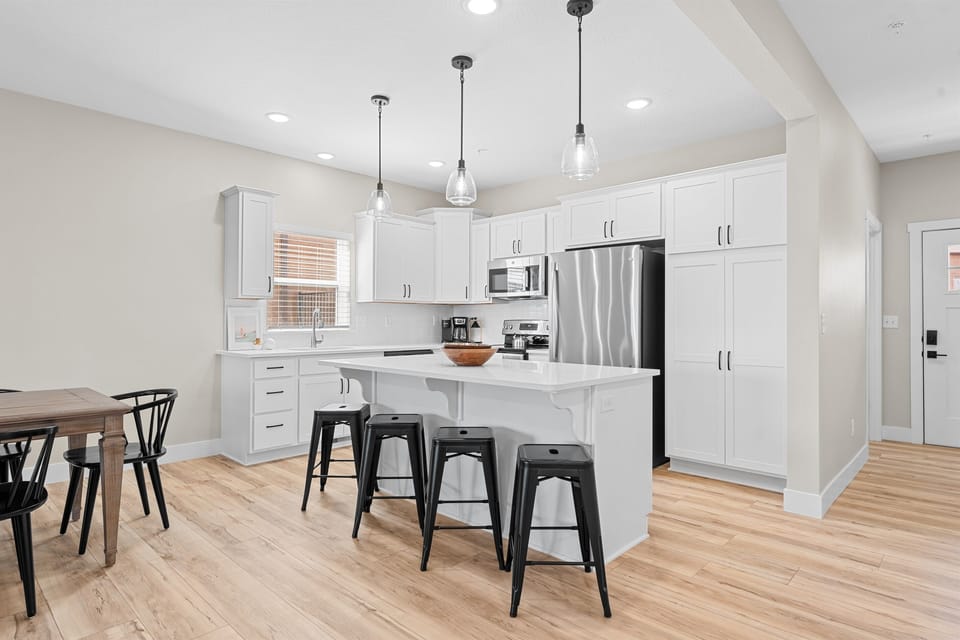 Kitchen (main floor)