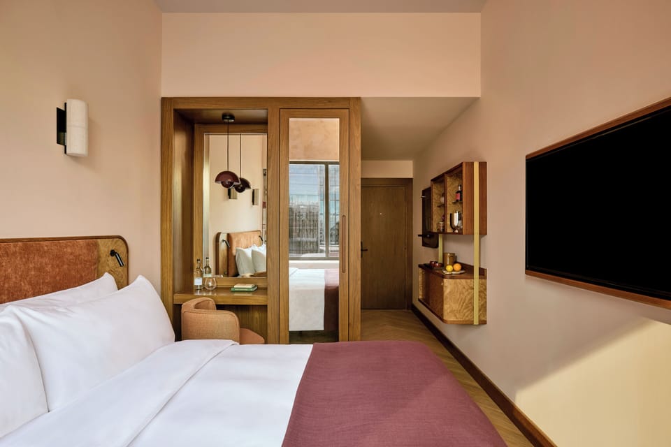 Room (Sir Petit) | Egyptian cotton sheets, premium bedding, minibar, desk